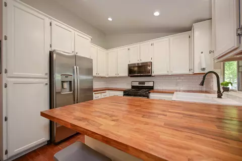 Kitchen - 5722 Silverleaf Dr, Foresthill, CA 95631 photo 4 of 5