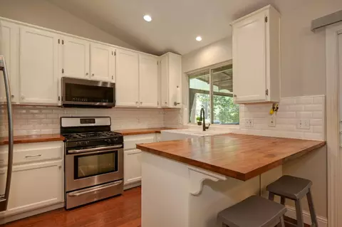 Kitchen - 5722 Silverleaf Dr, Foresthill, CA 95631 photo 2 of 5