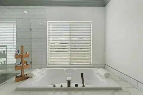 Bath - 4184 Gemstone Dr, Acampo, CA 95220 photo 5 of 7