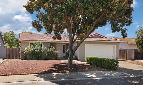 Exterior - 1118 Fallbrook Dr, Stockton, CA 95210 photo 9 of 11