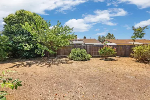 Exterior - 1118 Fallbrook Dr, Stockton, CA 95210 photo 7 of 11