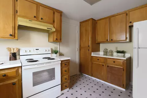 Kitchen - 1118 Fallbrook Dr, Stockton, CA 95210 photo 3 of 4