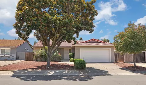 Exterior - 1118 Fallbrook Dr, Stockton, CA 95210 photo 10 of 11