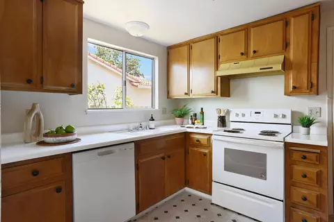 Kitchen - 1118 Fallbrook Dr, Stockton, CA 95210 photo 1 of 4