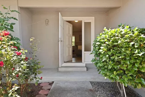 Entry Way - 1118 Fallbrook Dr, Stockton, CA 95210 photo 1 of 3