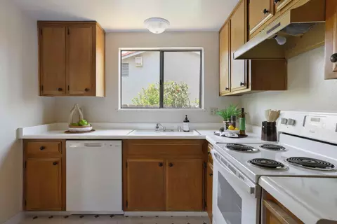 Kitchen - 1118 Fallbrook Dr, Stockton, CA 95210 photo 2 of 4