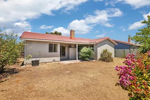 Exterior - 1118 Fallbrook Dr, Stockton, CA 95210 photo 3 of 11