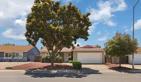 Exterior - 1118 Fallbrook Dr, Stockton, CA 95210 photo 8 of 11