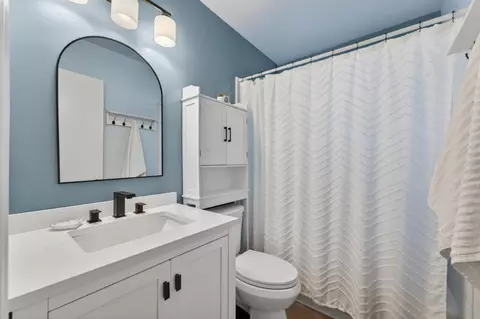Bath - 6431 Madison Ave, Carmichael, CA 95608 photo 2 of 2
