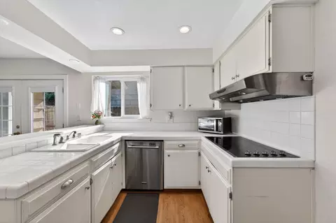 Kitchen - 6431 Madison Ave, Carmichael, CA 95608 photo 3 of 4