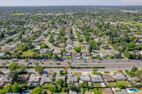 View/Area - 6431 Madison Ave, Carmichael, CA 95608 photo 11 of 21