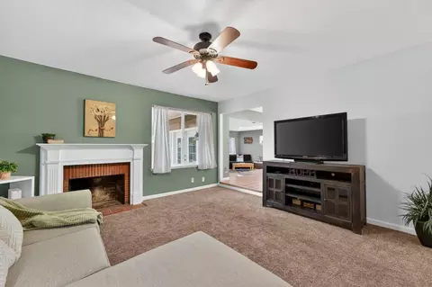 Living - 6431 Madison Ave, Carmichael, CA 95608 photo 2 of 4