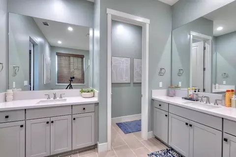 Bath - 2995 Middlebury Dr, Lathrop, CA 95330 photo 8 of 8