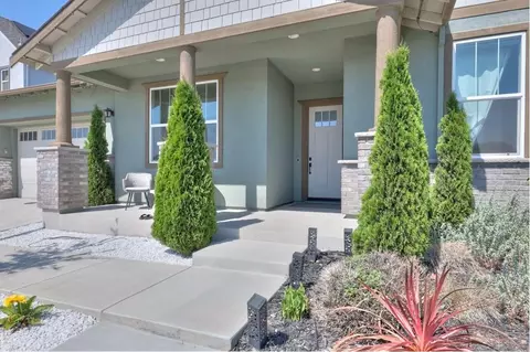 Exterior - 2995 Middlebury Dr, Lathrop, CA 95330 photo 5 of 14