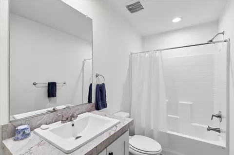 Bath - 3100 Celebrity Ln, Modesto, CA 95350 photo 1 of 4