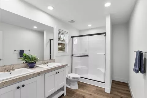 Bath - 3100 Celebrity Ln, Modesto, CA 95350 photo 3 of 4