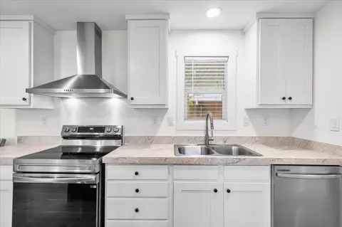 Kitchen - 3100 Celebrity Ln, Modesto, CA 95350 photo 3 of 6