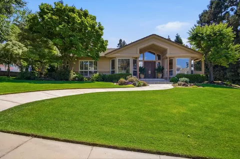 10236 Whitetail Dr, Oakdale, CA 95361