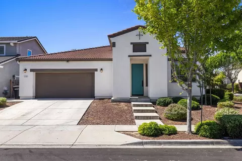 1126 Gardenia Ct, Patterson, CA 95363