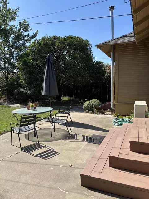 110 Olive Ave, Modesto, CA 95350 photo 2
