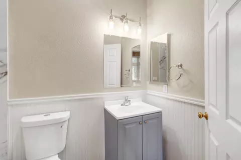 Bath - 2748 Genesee Dr, Rocklin, CA 95765 photo 5 of 7