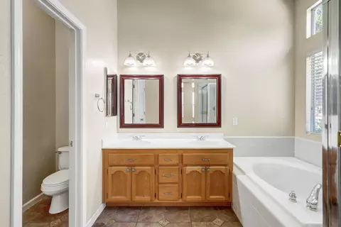 Bath - 2748 Genesee Dr, Rocklin, CA 95765 photo 2 of 7