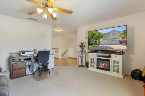 Living - 465 Olympus Way, Manteca, CA 95336 photo 3 of 4