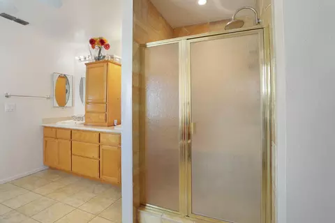 Bath - 465 Olympus Way, Manteca, CA 95336 photo 3 of 5