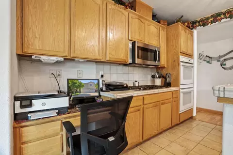 Kitchen - 465 Olympus Way, Manteca, CA 95336 photo 2 of 5