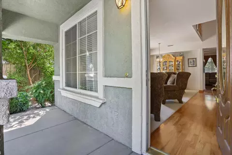 Entry Way - 465 Olympus Way, Manteca, CA 95336 photo 1 of 8