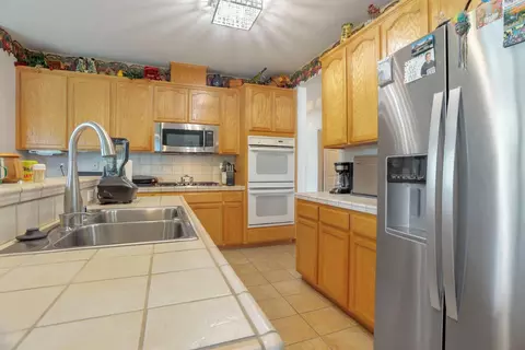 Kitchen - 465 Olympus Way, Manteca, CA 95336 photo 1 of 5