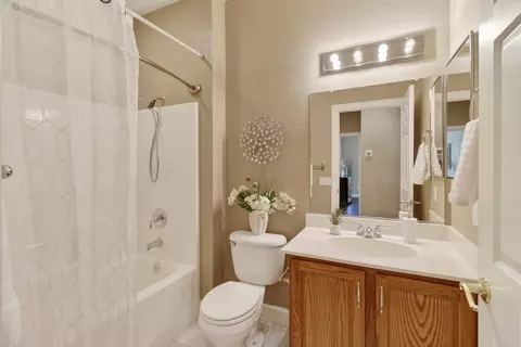Bath - 1561 1561 Hackberry Ln, Lincoln, CA 95648 photo 2 of 2