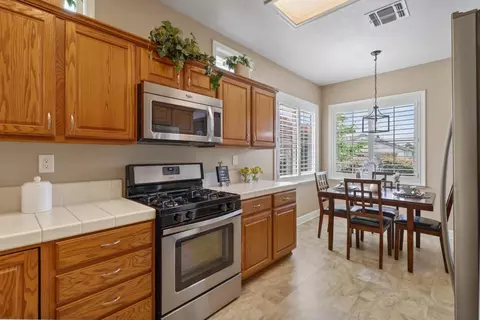 Kitchen - 1561 1561 Hackberry Ln, Lincoln, CA 95648 photo 5 of 8