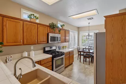 Kitchen - 1561 1561 Hackberry Ln, Lincoln, CA 95648 photo 1 of 8
