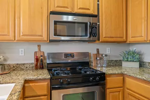 Kitchen - 3957 Forest Cir, Castro Valley, CA 94546 photo 4 of 5