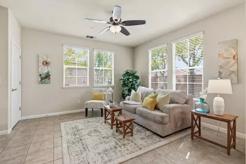 Living - 3957 Forest Cir, Castro Valley, CA 94546 photo 3 of 3