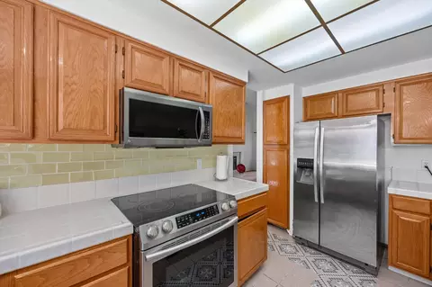 Kitchen - 1001 Ignacio Ct, Pinole, CA 94564 photo 3 of 4
