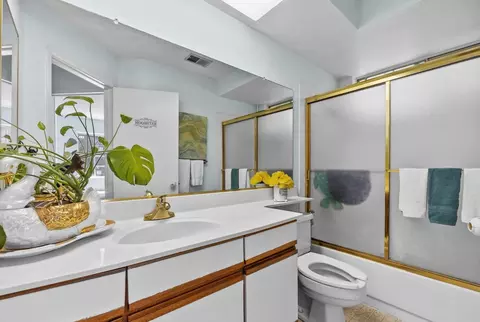 Bath - 1001 Ignacio Ct, Pinole, CA 94564 photo 2 of 4