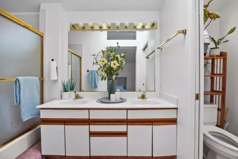 Bath - 1001 Ignacio Ct, Pinole, CA 94564 photo 4 of 4