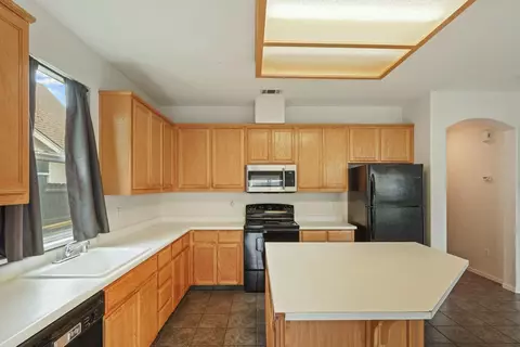 Kitchen - 1692 Solaro Way, Manteca, CA 95336 photo 2 of 5