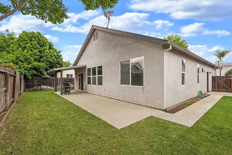 Exterior - 1692 Solaro Way, Manteca, CA 95336 photo 5 of 8