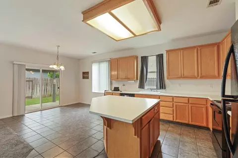 Kitchen - 1692 Solaro Way, Manteca, CA 95336 photo 5 of 5