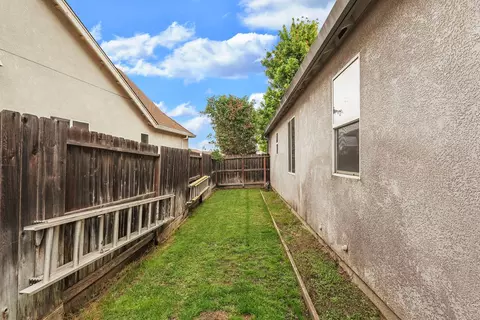 Exterior - 1692 Solaro Way, Manteca, CA 95336 photo 8 of 8