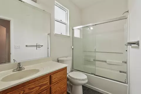 Bath - 1692 Solaro Way, Manteca, CA 95336 photo 1 of 2