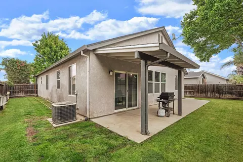 Exterior - 1692 Solaro Way, Manteca, CA 95336 photo 4 of 8