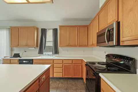 Kitchen - 1692 Solaro Way, Manteca, CA 95336 photo 3 of 5
