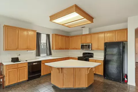 Kitchen - 1692 Solaro Way, Manteca, CA 95336 photo 1 of 5