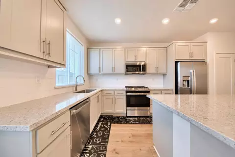Kitchen - 1931 Everest Pl, Tracy, CA 95377 photo 2 of 3
