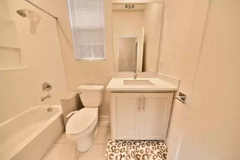Bath - 1931 Everest Pl, Tracy, CA 95377 photo 1 of 5