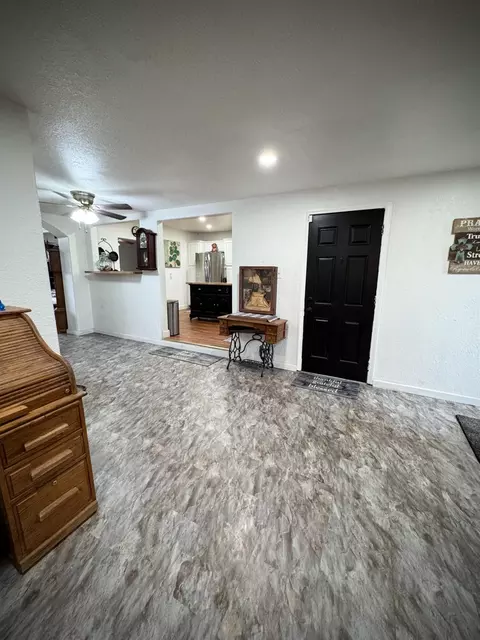 Entry Way - 1535 Melrose Ave, Modesto, CA 95350 photo 5 of 7